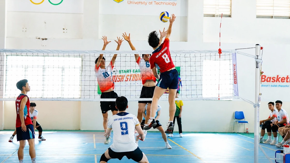 ĐH Văn Lang thể hiện bản lĩnh, vượt qua UEH sau 2 set