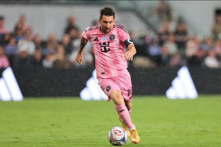 Messi sẽ có thêm một huấn luyện viên người Argentina tại Inter Miami (Ảnh: Reuters)