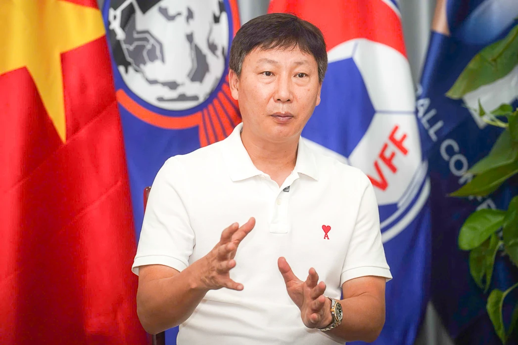 HLV Kim Sang Sik có chia sẻ với truyền thông sau chức vô địch ASEAN Cup 2026. Ảnh: VFF