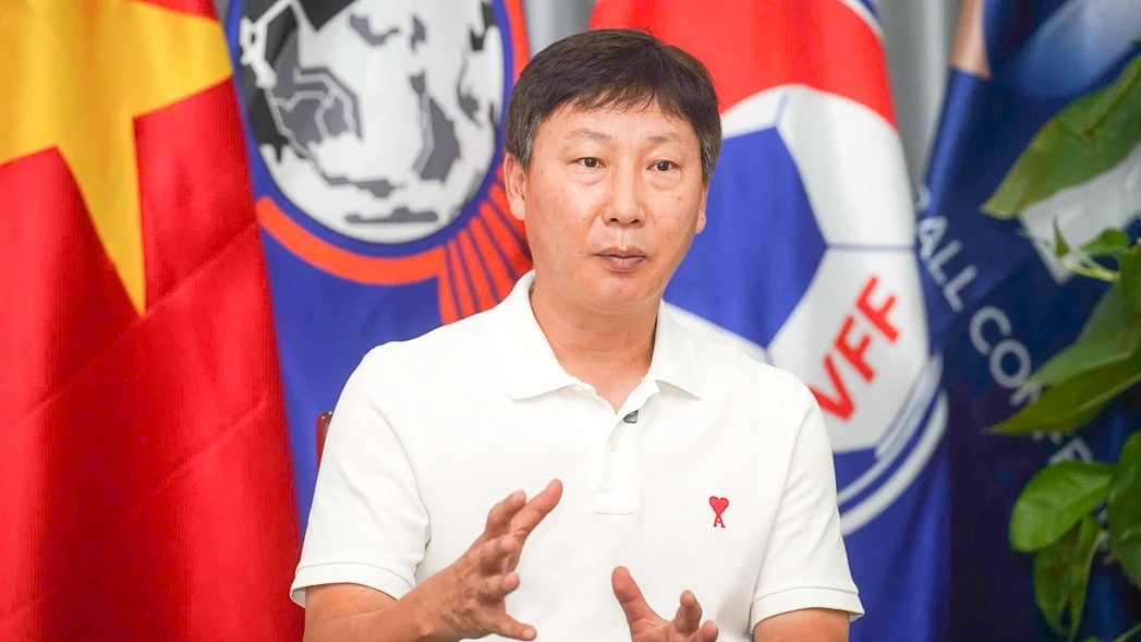 HLV Kim Sang Sik nói thẳng: “Đến lúc bán” cầu thủ Việt Nam ra nước ngoài