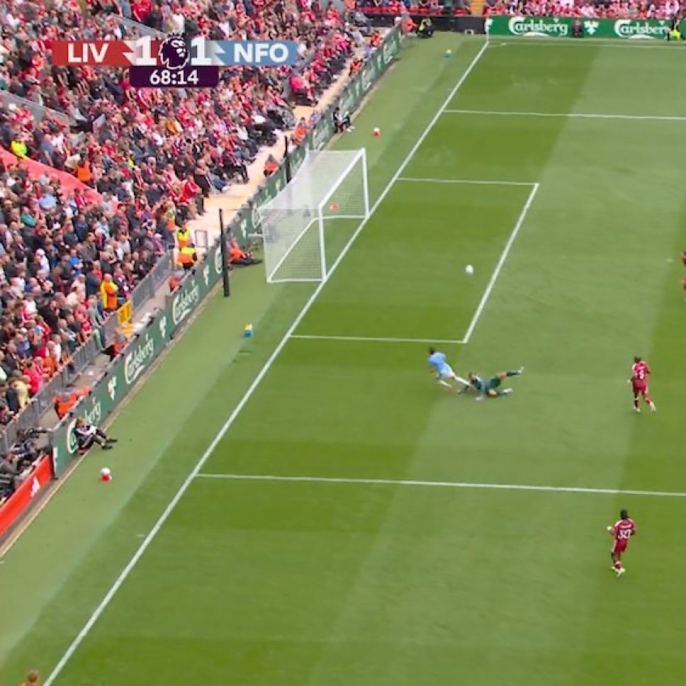 Góc nhìn khác về tình huống dẫn tới phạt đền ở trận Liverpool - Nottingham