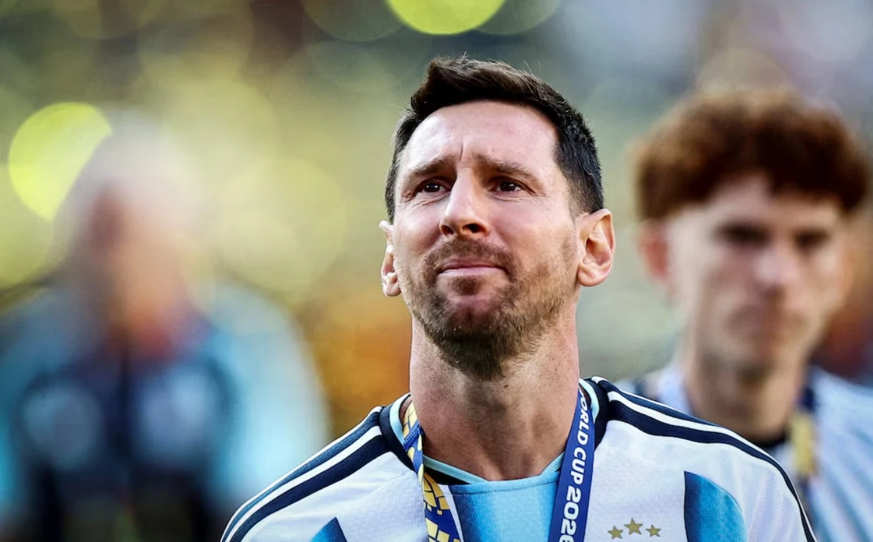 Messi tuyên bố chia tay đội tuyển Argentina sau hơn 2 thập kỷ gắn bó (Ảnh: Reuters)