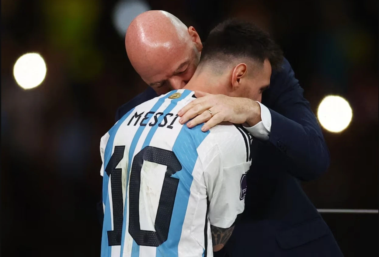 Chủ tịch FIFA Gianni Infantino đã dành vài lời tri ân Messi sau khi anh giải nghệ (Ảnh: Reuters)