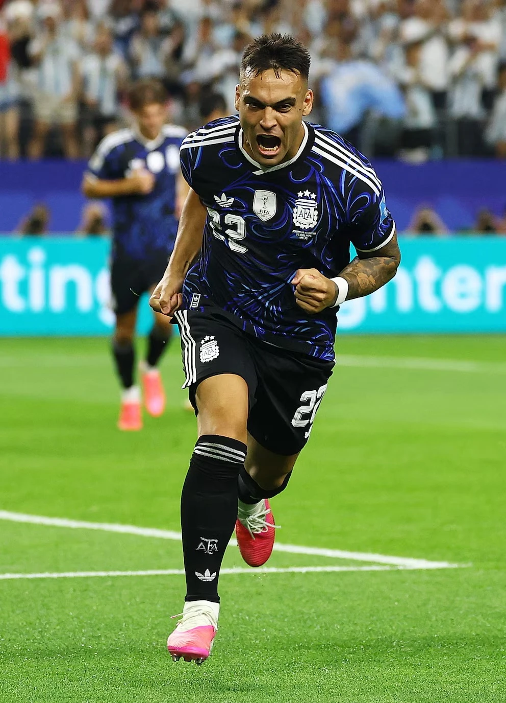 Lautaro Martinez mặc áo số 22 ở đội tuyển Argentina (Ảnh: Reuters)