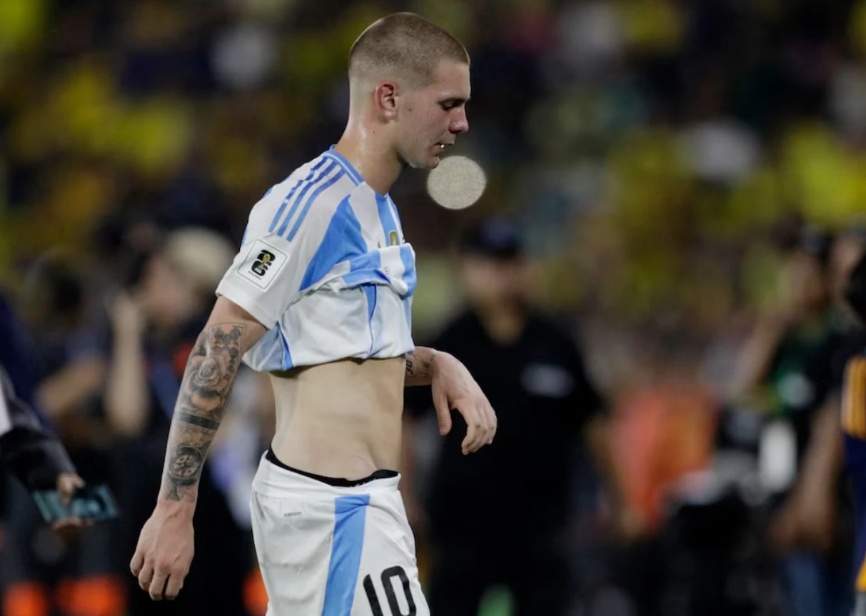 Mastantuono từng khoác áo số 10 của Argentina (Ảnh: Getty)