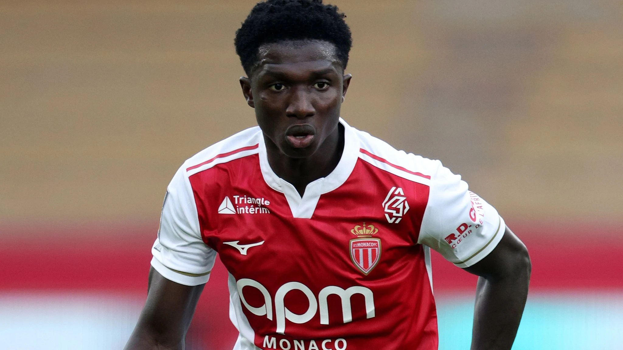 Lamine Camara không đến Chelsea như kế hoạch để thay thế cho Fernandez (Ảnh: Sky Sports)