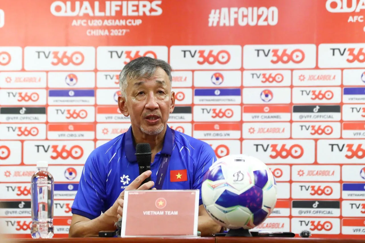 HLV Yutaka Ikeuchi đang phải hứng chịu rất nhiều chỉ trích sau trận thua 0-3 của U20 Việt Nam.
