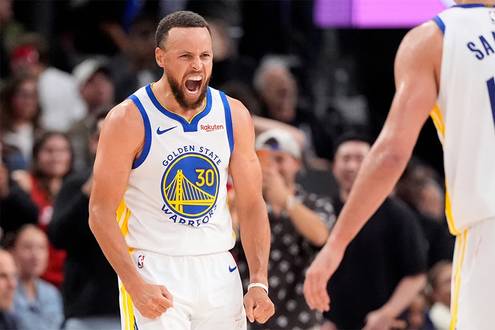 Stephen Curry sẽ được bật đèn xanh ký hợp đồng gia hạn với Golden State Warriors từ cuối tuần này. Ảnh: Getty