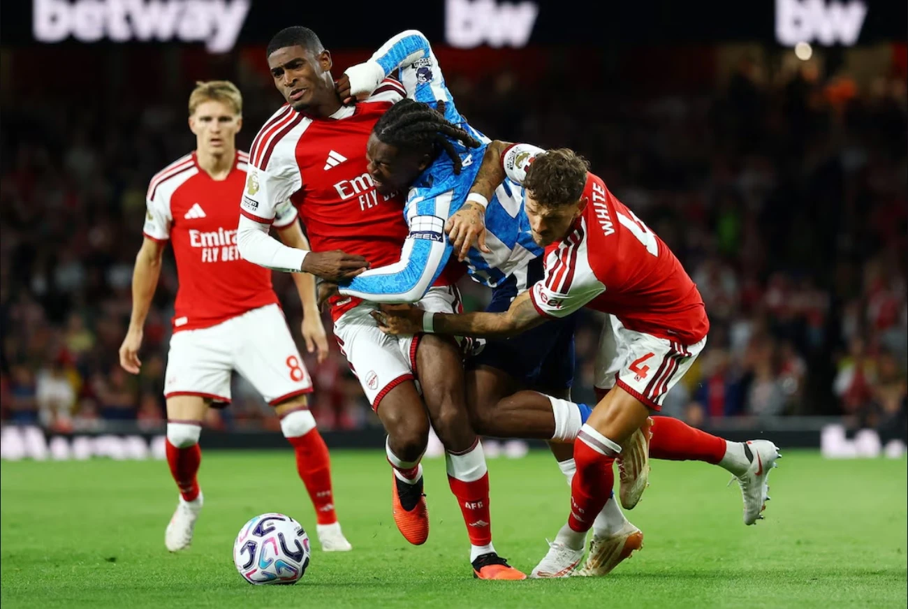 Arsenal cũng toàn thắng từ đầu mùa mà không cần kiểm soát bóng vượt trội (Ảnh: Reuters)