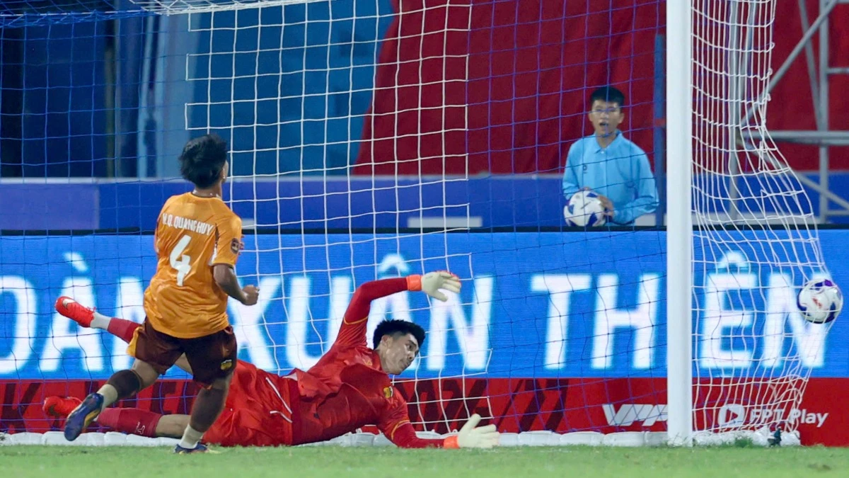 HAGL thua đậm Nam Định, đứng cuối bảng V.League
