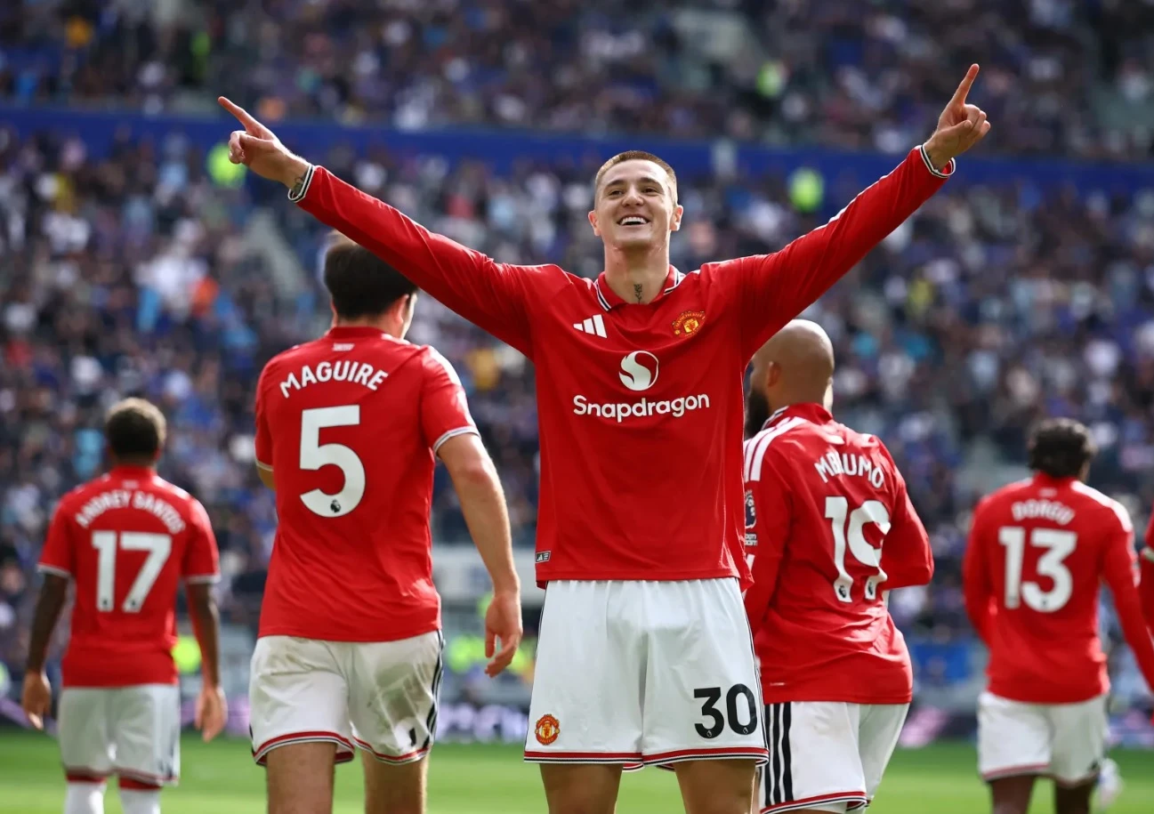 MU hai lần vượt lên dẫn trước nhưng đều bị Everton gỡ hoà (Ảnh: Reuters)