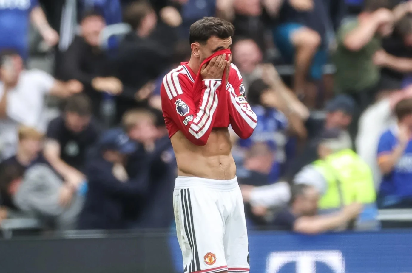 Bruno Fernandes không toả sáng như mong đợi khi MU mất điểm trước Everton (Ảnh: Reuters)