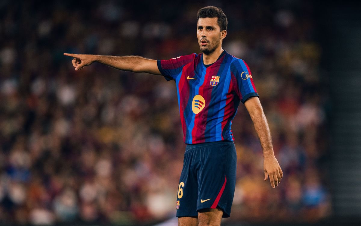 Rodri tạo ra chất lượng cao cho hàng tiền vệ Barcelona ở lần đầu tiên đá chính (Ảnh: x.com)