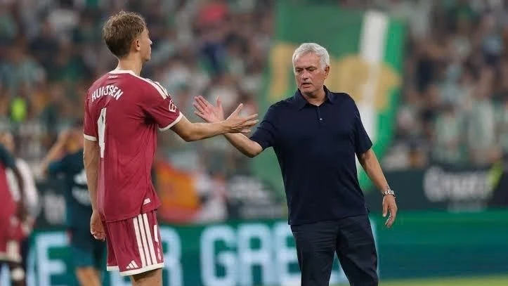 Jose Mourinho phải xây dựng lại hàng tiền vệ Real Madrid như thế nào cho Champions League?