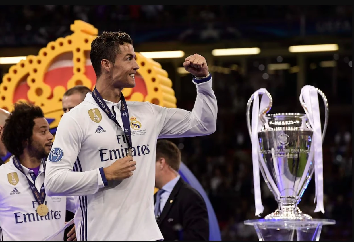 Việc Ronaldo cũng như nhiều huyền thoại khác vắng mặt trong đội hình tiêu biểu gây ra tranh cãi lớn (Ảnh: Reuters)