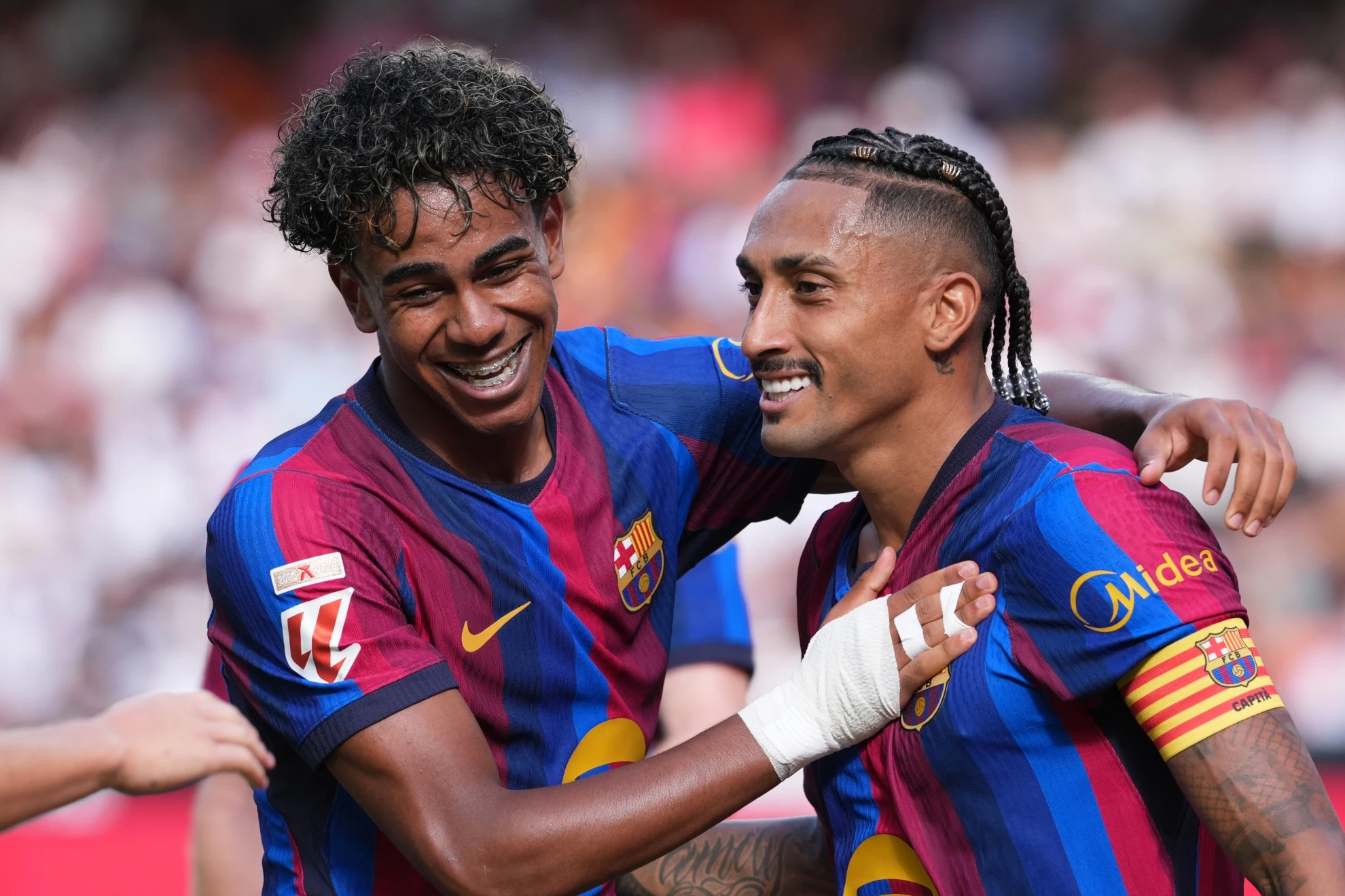 Raphinha và Yamal là những chân sút chủ lực của Barcelona (Ảnh: Marca)